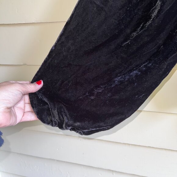 TORRID Black Velvet Smocked Blouson Sleeve Crop Top - Picture 6 of 9